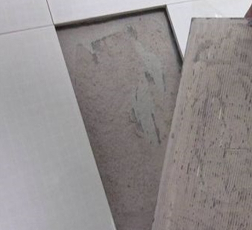 兴和瓷砖空鼓维修公司分享瓷砖铺贴时如果打浆（即涂抹在瓷砖背面和基层上的砂浆或瓷砖胶）过少，会带来以下问题